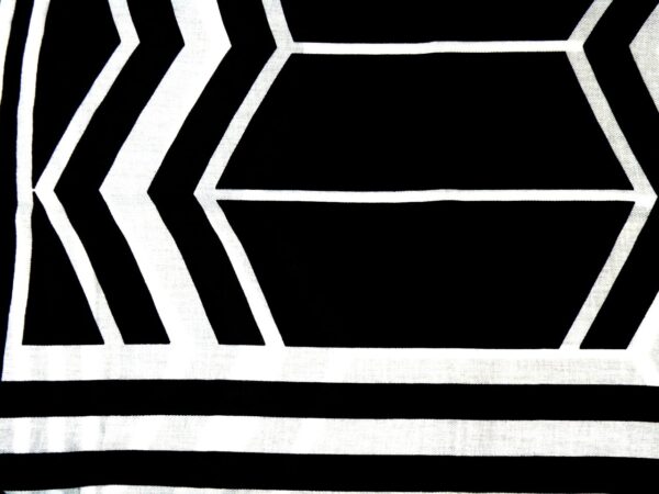 Schal Viskose schwarz weiß grafisches Muster