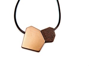 Halskette kurz Farbe Bronz mit Leder 3