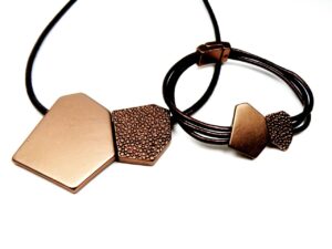 Kombination Halskette kurz Farbe Bronz mit Leder und Armband