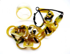 Kombination Kette Horn und Armband Harz gelb