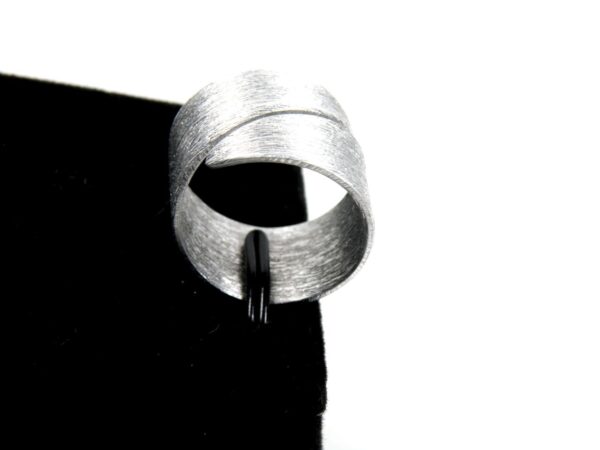 Ring scratched Aluminium Twist