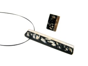 Halskette mit Anhänger Harz mit Perlmutt schwarz