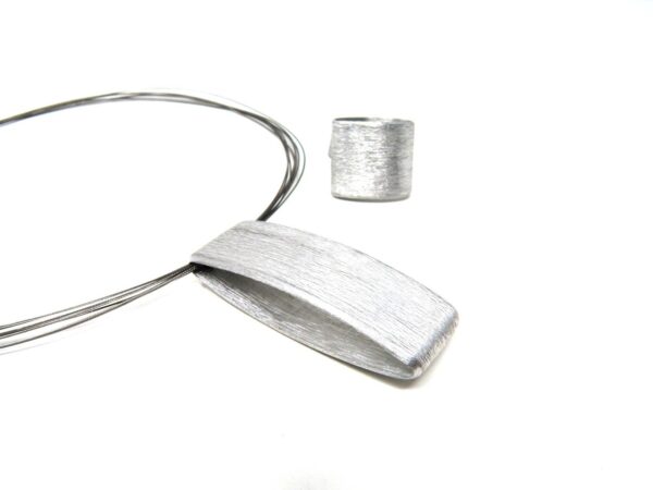Kombination Halskette und Ring scratched Aluminium