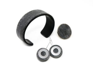Kombination Armband, Ohrringe und Ring Harz grau