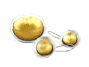 Kombination Brosche und Ohrringe scratched Aluminium bicolorr Farbe Gold Silber
