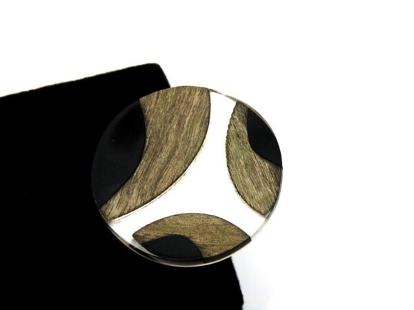 Ring Perlmutt und Holz mit schwarzen Elementen