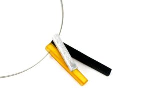 Halskette mit Anhänger Harz Aluminium Perlmutt gelb schwarz