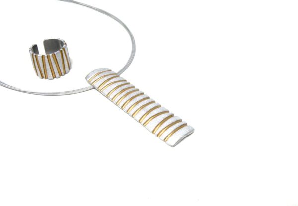 Kombination Halskette Armband Ring scratched Aluminium mit goldenen Streifen